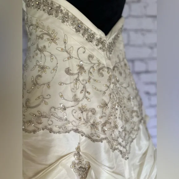 Allure Bridal Collection dress embellished wedding dress Silk Taffeta size 8-10 - Picture 4 of 4